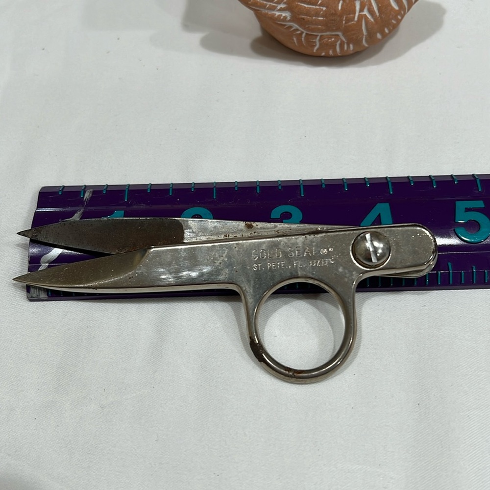Vintage hand sized scissors, use for snipping embroidery thread or yarn …